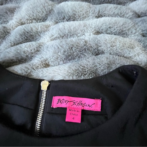 Betsey Johnson Black Lace Bodycon Dress NWT Size 4 ✨ $138 Retail - Picture 3 of 9